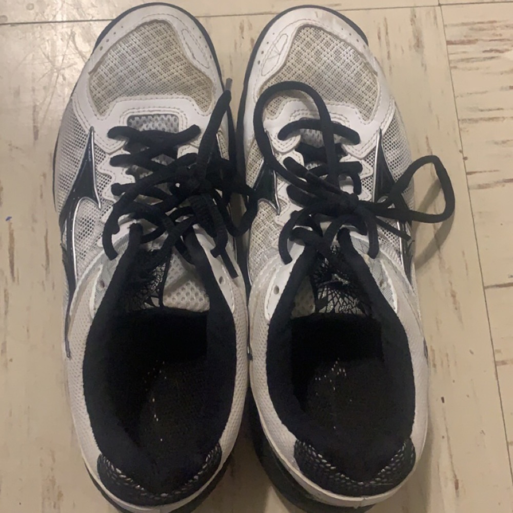 Brand new volleyball shoes. Size 8